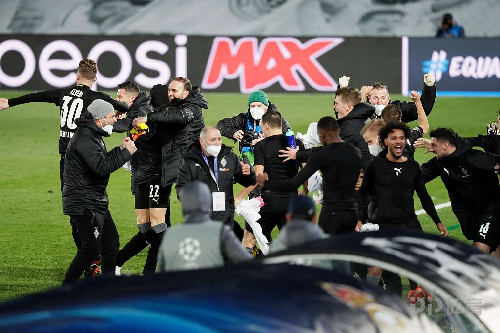 的一名年轻 的一名年轻