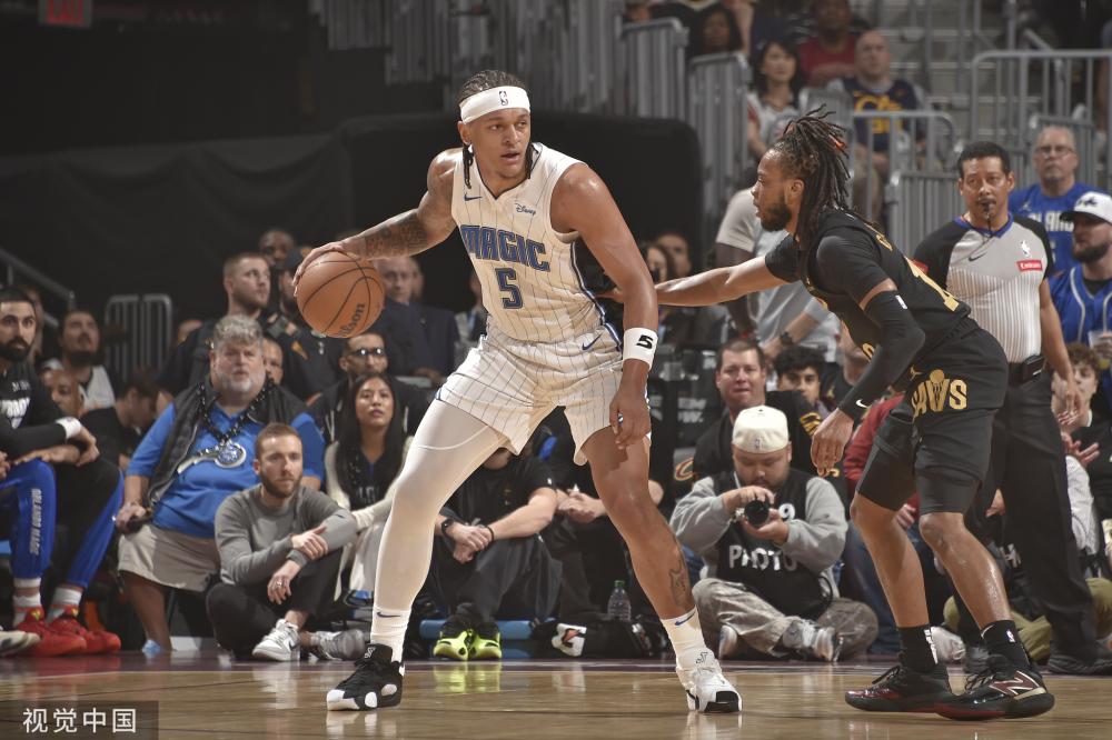 他们不仅在 他们不仅在